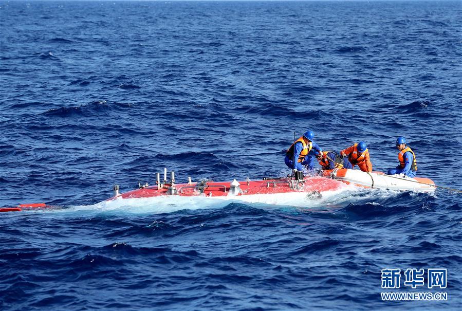 (“蛟龙”探南海)(3)“蛟龙”号完成今年南海最后一潜